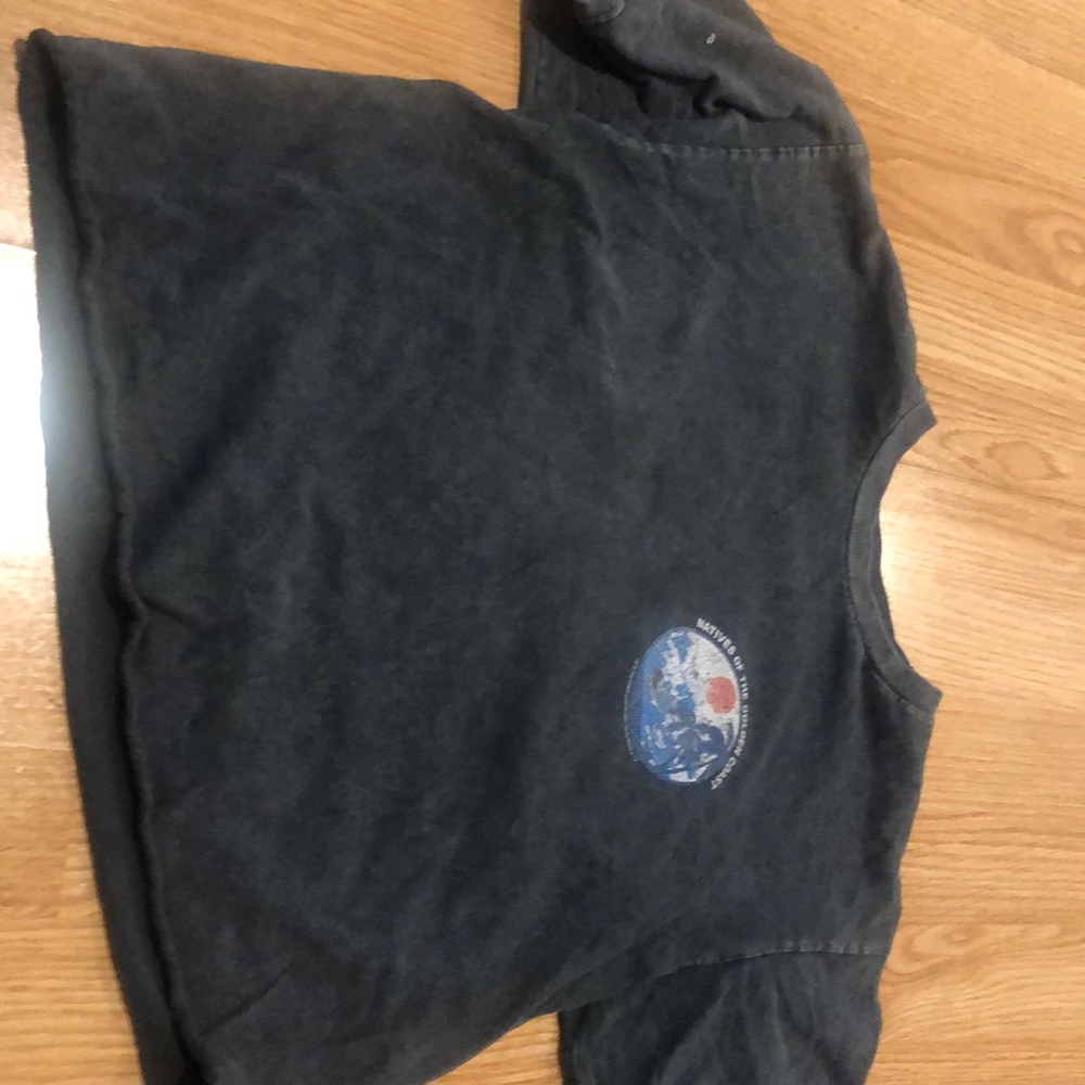 Black crop graphic tee